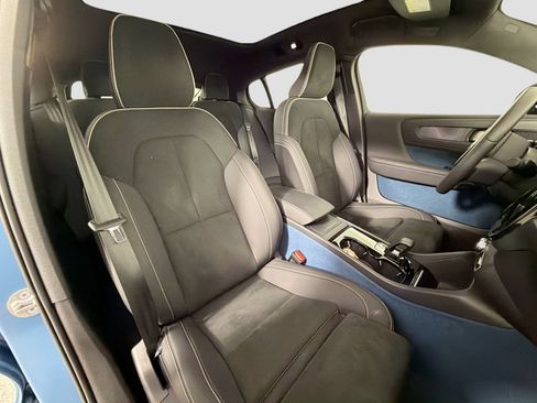 Certified 2023 Volvo C40 P8 Recharge Ultimate w/ Protection Package Premier AWD/4WD image 27