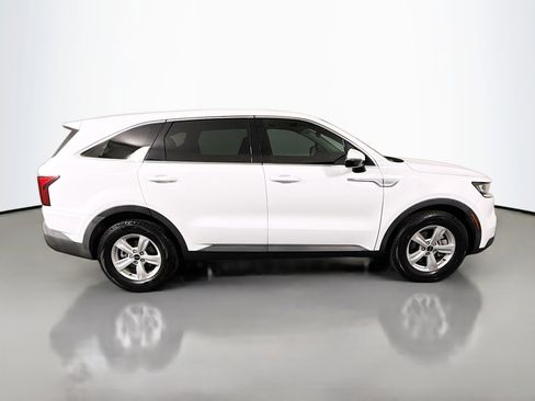 Used 2023 Kia Sorento LX FWD image 11