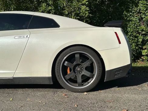 Used 2014 Nissan GT-R Black Edition image 11