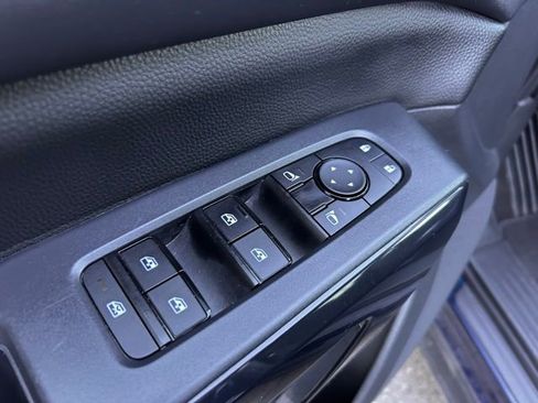 Used 2024 Nissan Pathfinder SV image 27