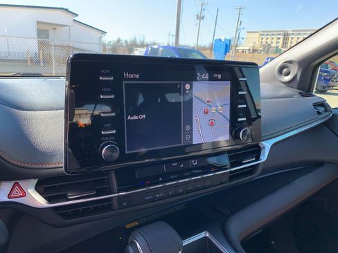 Used 2022 Toyota Sienna XSE w/ XSE Plus Package image 25