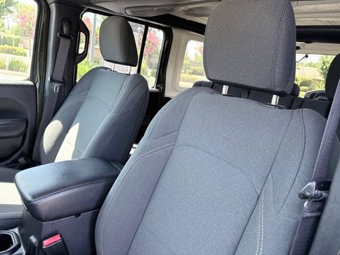 Used 2024 Jeep Wrangler Unlimited AWD/4WD image 10