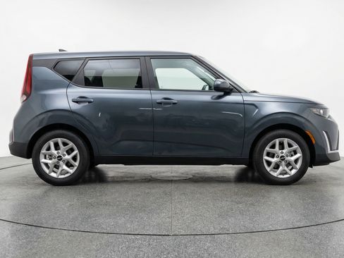 Used 2025 Kia Soul LX w/ LX Technology Package image 11