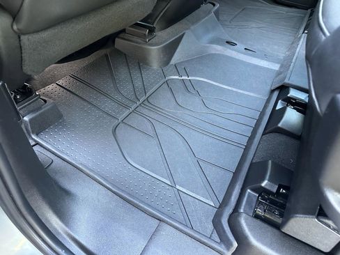 Used 2022 Chevrolet Suburban Z71 w/ Luxury Package AWD/4WD image 18