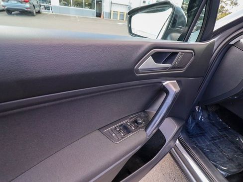 Used 2021 Volkswagen Tiguan S image 34