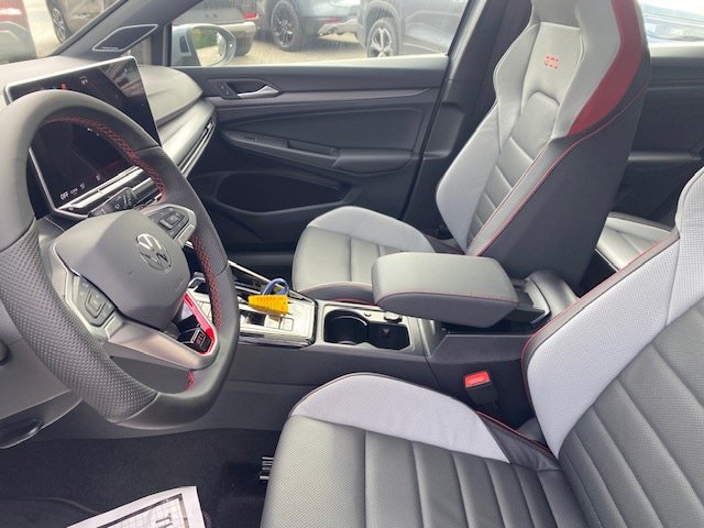 New 2026 Volkswagen GTI SE FWD image 8
