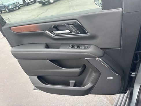 Used 2026 GMC Yukon Denali w/ Sun & Power Step Package image 16