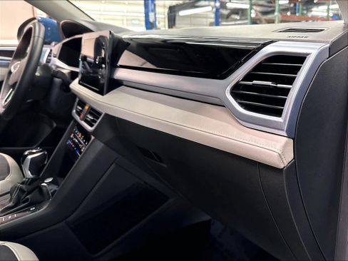 Used 2025 Volkswagen Taos SE w/ Panoramic Sunroof Package AWD/4WD image 29
