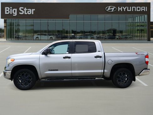Used 2017 Toyota Tundra SR5 w/ SR5 Upgrade Package RWD image 2