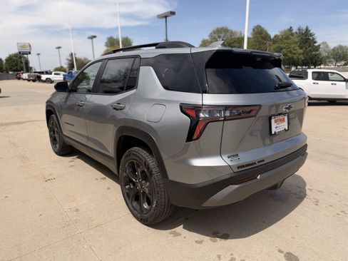 New 2026 Chevrolet Equinox LT w/ Convenience Package II AWD/4WD image 7