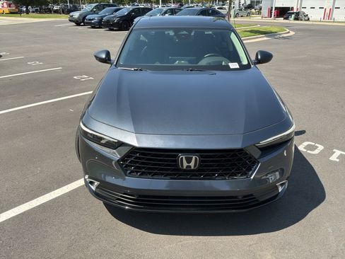 Used 2023 Honda Accord Touring image 3