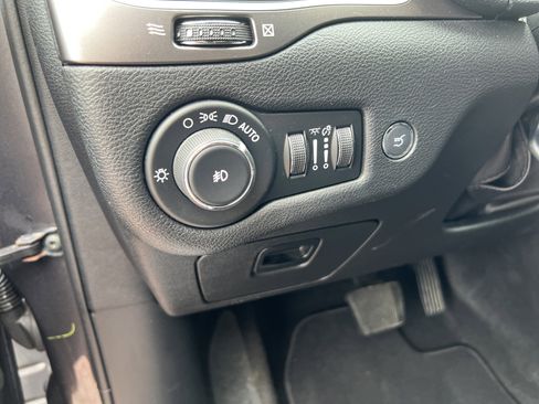 Used 2020 Jeep Cherokee Limited AWD/4WD image 35