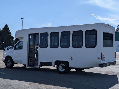 Used 2010 Ford E-450 and Econoline 450 Super Duty image 5