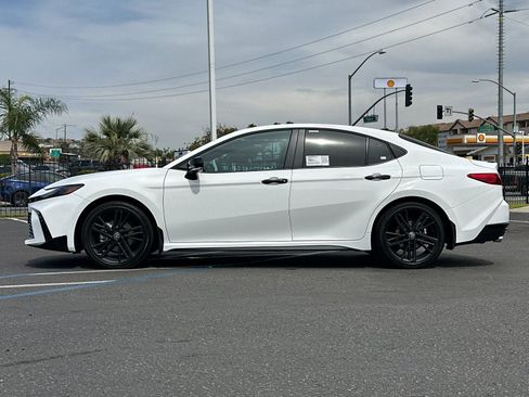 New 2026 Toyota Camry Hybrid image 2