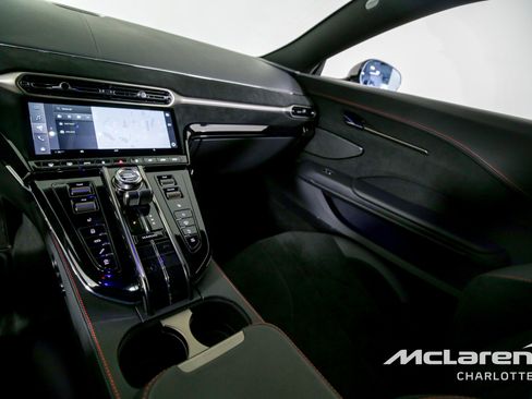 Used 2025 Aston Martin V8 Vantage Coupe image 14