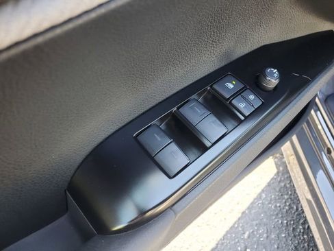 Used 2025 Toyota Camry SE FWD image 14