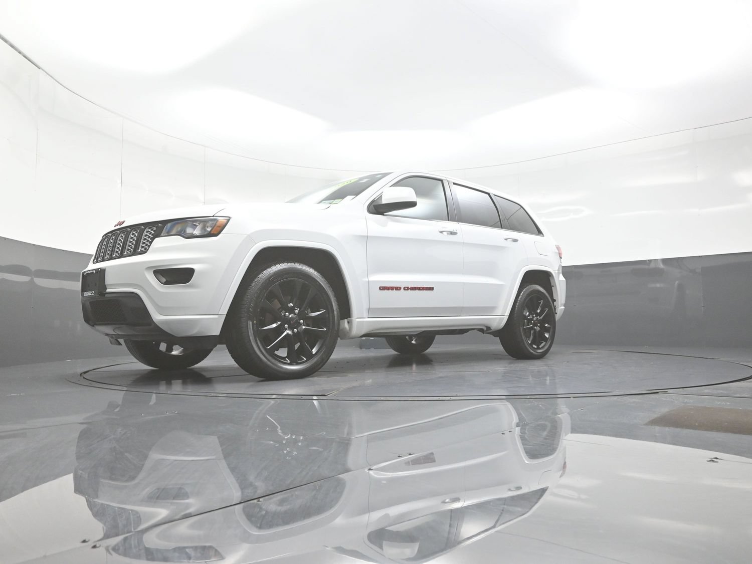 Used 2020 Jeep Grand Cherokee Altitude AWD/4WD image 11