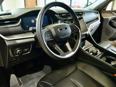Used 2024 Jeep Grand Cherokee L Limited AWD/4WD image 11