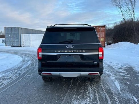 Used 2022 Ford Expedition XLT image 4