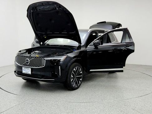 New 2026 Volvo XC90 B5 Core image 9