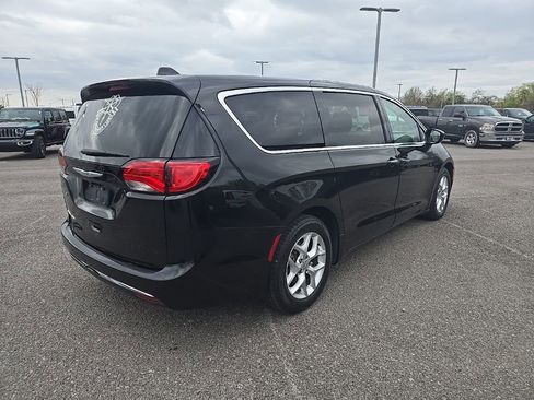 Used 2020 Chrysler Pacifica Touring w/ Tire & Wheel Group image 7