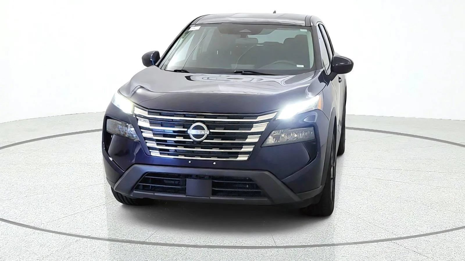 Used 2024 Nissan Rogue SV AWD/4WD image 3