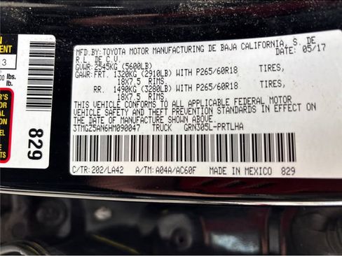 Used 2017 Toyota Tacoma Limited image 17