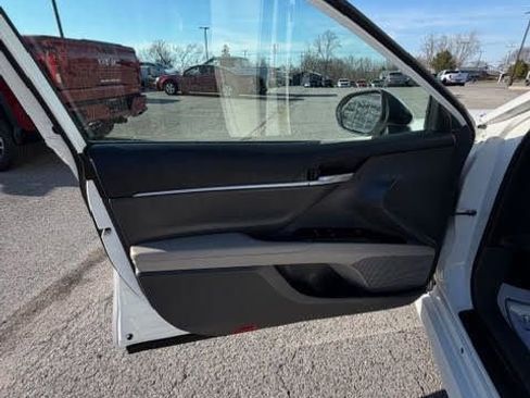Used 2020 Toyota Camry LE w/ Convenience Package image 10