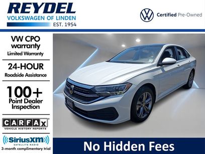 Used 2023 Volkswagen Jetta SE w/ Panoramic Sunroof Package