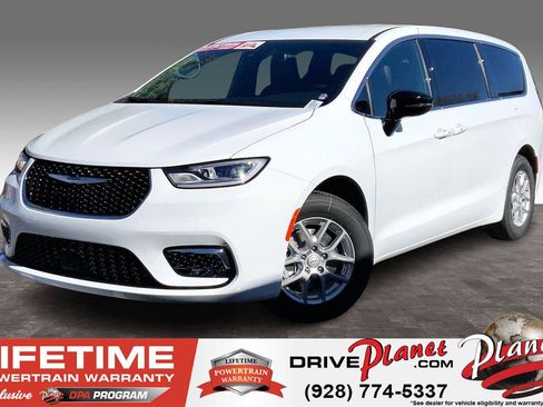 New 2026 Chrysler Pacifica Select image 1