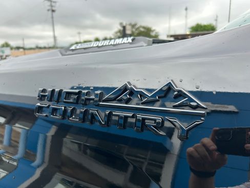 Used 2024 Chevrolet Silverado 2500 High Country w/ High Country Premium Package AWD/4WD image 8