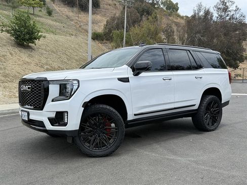 Used 2023 GMC Yukon Denali AWD/4WD image 2