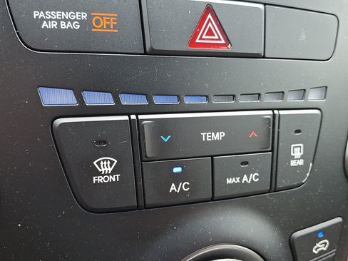Used 2017 Hyundai Santa Fe Sport FWD image 24