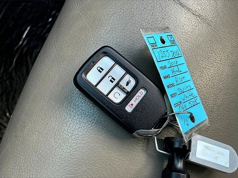 Used 2016 Honda Pilot Touring image 11