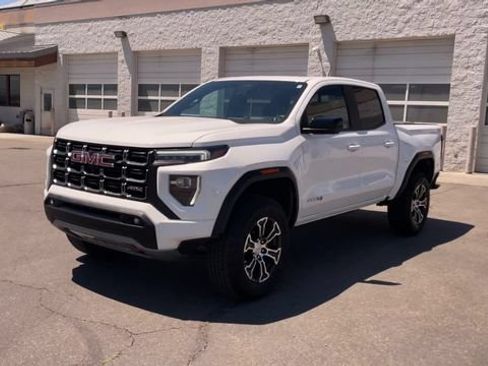 Used 2024 GMC Canyon AT4 w/ AT4 Premium Package AWD/4WD image 5