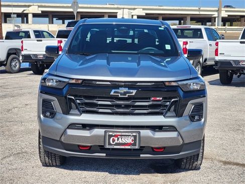 Used 2025 Chevrolet Colorado Z71 w/ Technology Package image 2