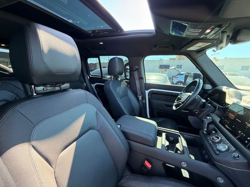 Used 2024 Land Rover Defender 130 X-Dynamic SE image 13