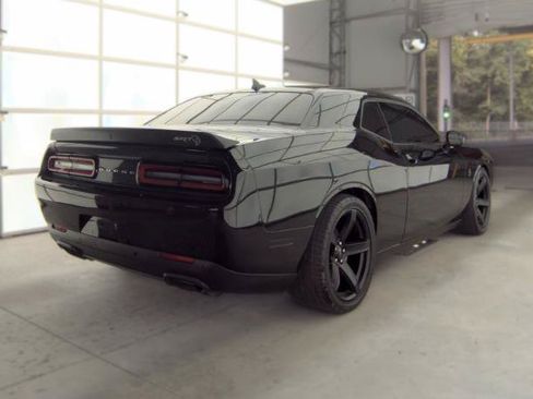Used 2017 Dodge Challenger SRT Hellcat RWD image 7