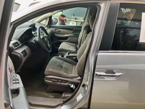 Used 2017 Honda Odyssey EX image 10