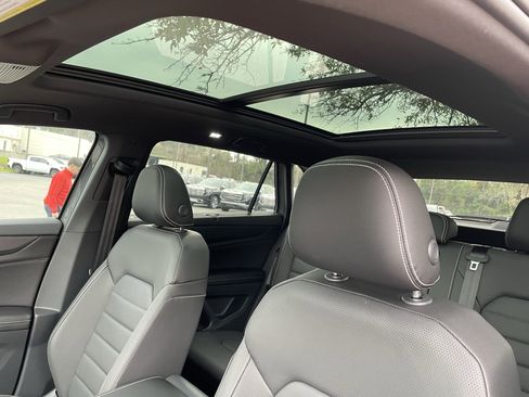 New 2026 Volkswagen Atlas Cross Sport SEL AWD/4WD image 16