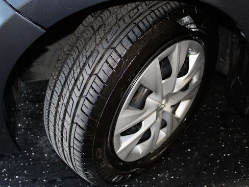 Used 2015 Toyota Corolla L image 26