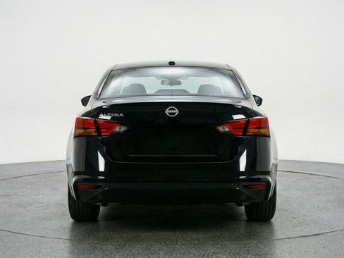 Used 2025 Nissan Altima 2.5 SV FWD image 7
