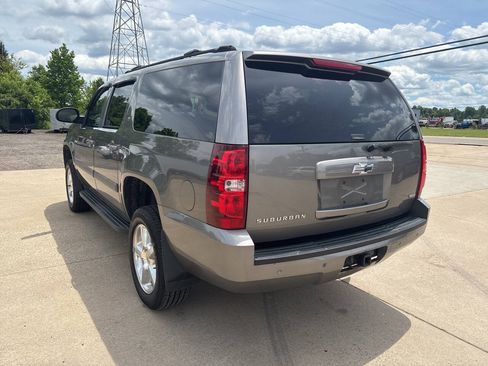 Used 2007 Chevrolet Suburban LT w/ LT Preferred Equipment Group AWD/4WD image 4