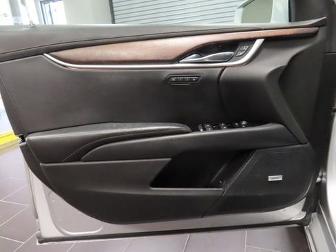 Used 2019 Cadillac XTS Luxury image 10