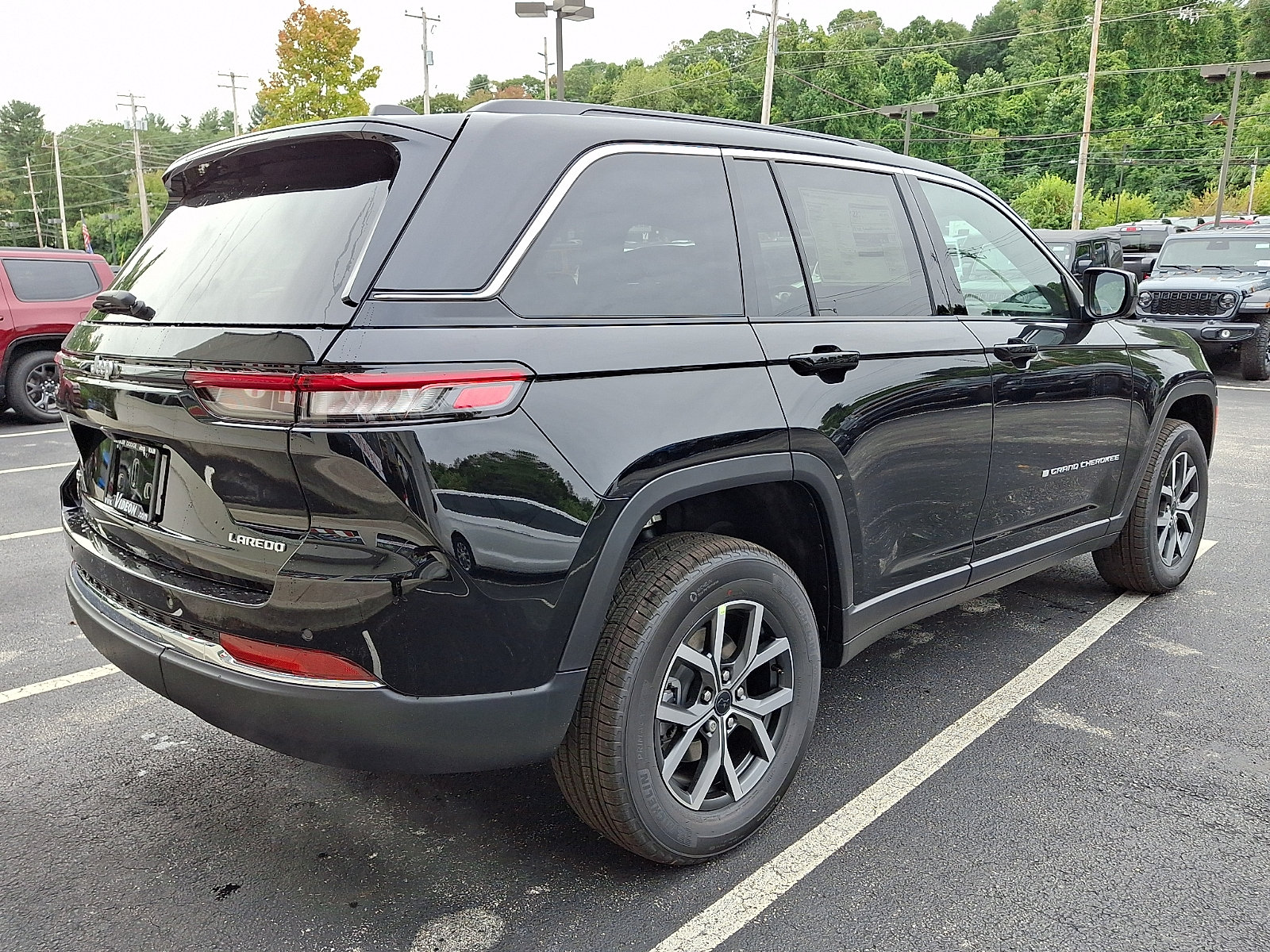 New 2027 Jeep Grand Cherokee Laredo X AWD/4WD image 3