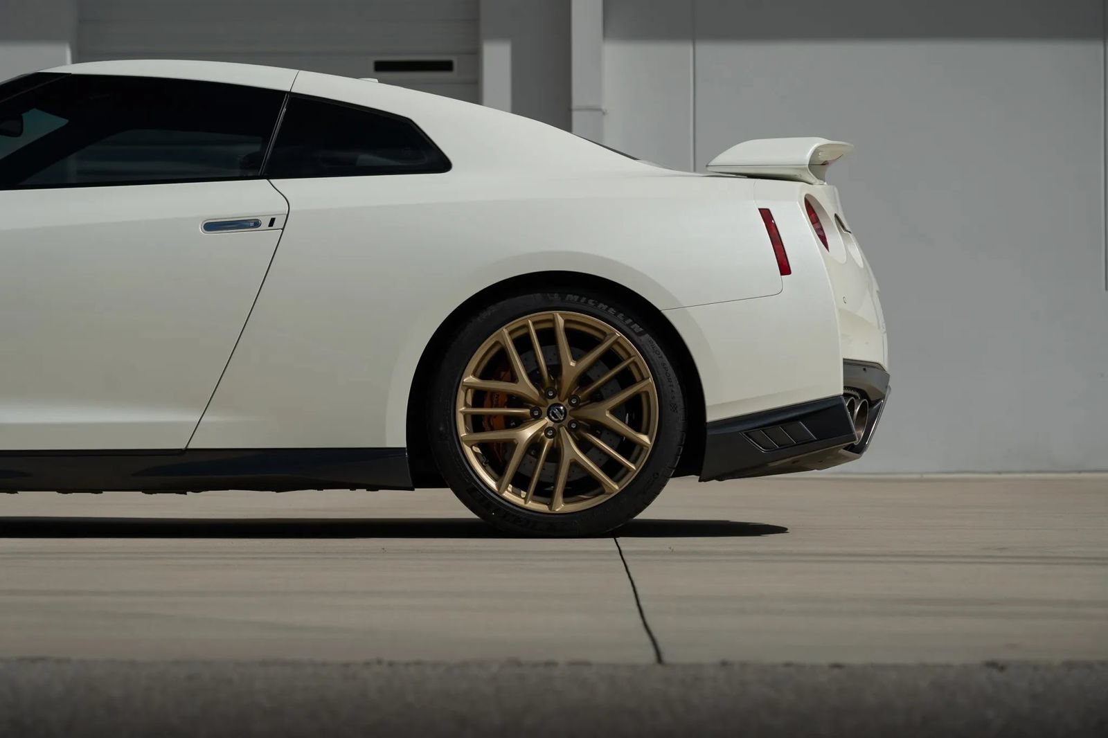 Used 2017 Nissan GT-R Premium w/ Premium Interior Package AWD/4WD image 28