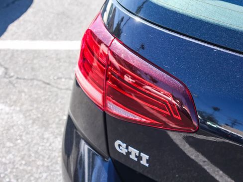 Used 2018 Volkswagen GTI SE image 8