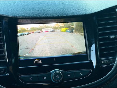 Used 2020 Chevrolet Trax LT w/ LT Convenience Package image 27