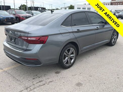 Used 2023 Volkswagen Jetta SE FWD image 6