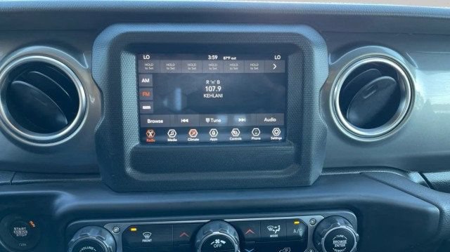 Used 2021 Jeep Gladiator Overland w/ Trailer Tow Package AWD/4WD image 14